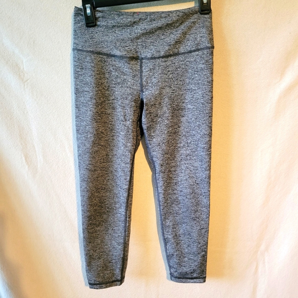 VSX Victoria Sport Small Gray Capri leggings
